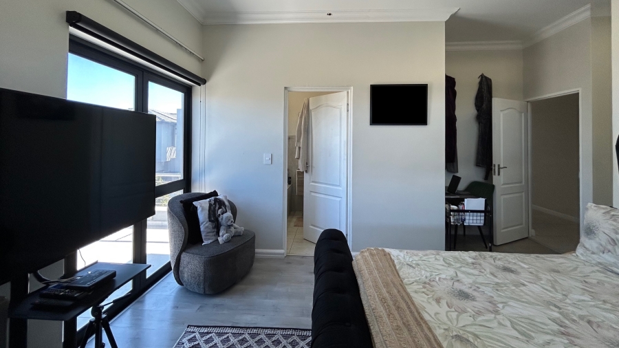 To Let 4 Bedroom Property for Rent in Sandown Western Cape